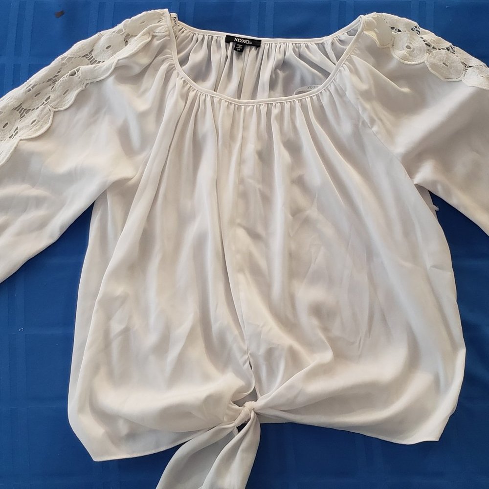 White long sleeve xoxo blouse M